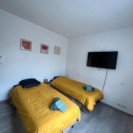 Grande Maison De *