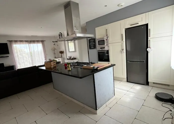 Chez Marie Et Fabrice Nyaraló *